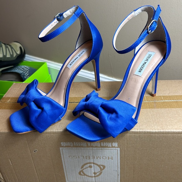 NWOT • Steve Madden • Women's Trusty Heeled Sandal 💙 Blue Satin 💙 Size 8.5 - Picture 3 of 17